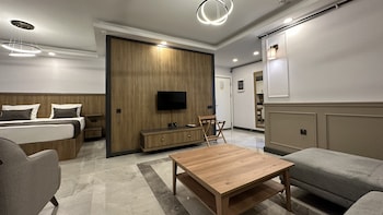 quality gold suit hotel