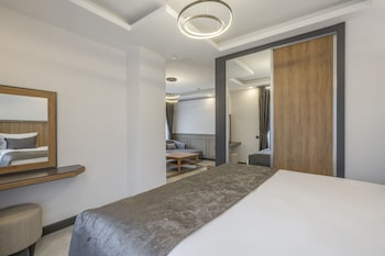 quality gold suit hotel