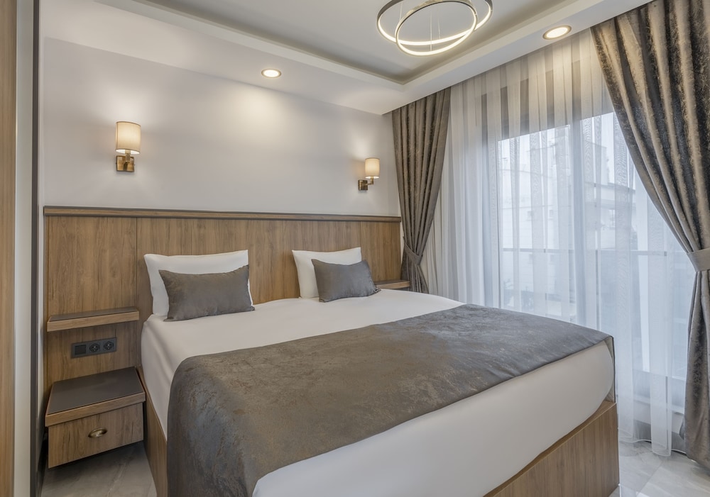 quality gold suit hotel