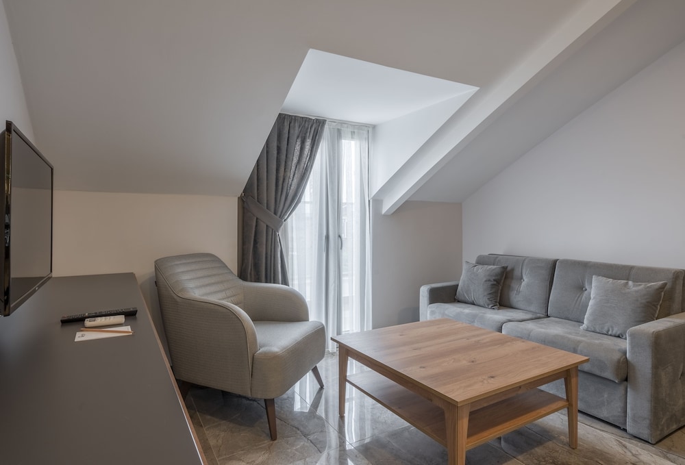 quality gold suit hotel