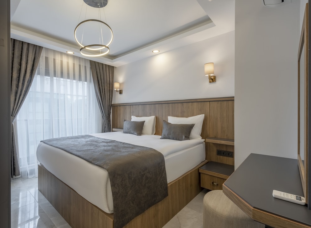 quality gold suit hotel