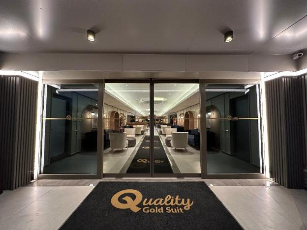 quality gold suit hotel