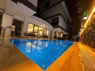 quality gold suit hotel