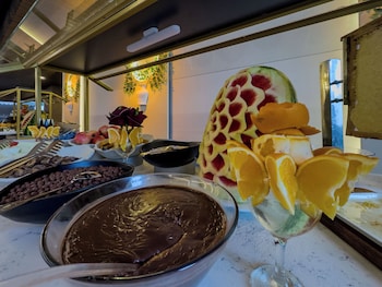 quality gold suit hotel
