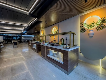 quality gold suit hotel