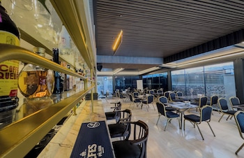 quality gold suit hotel