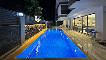 quality gold suit hotel