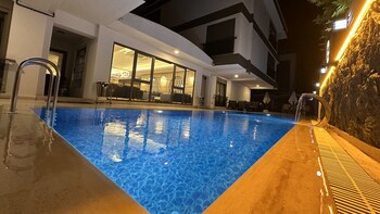quality gold suit hotel