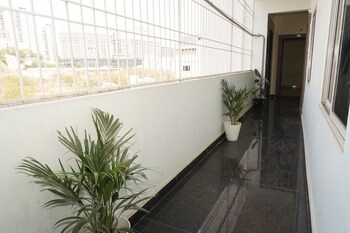 hotel royal suites and rooms near aig hospital gachibowli