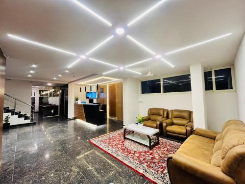 hotel royal suites and rooms near aig hospital gachibowli