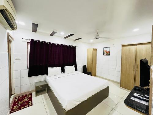 hotel royal suites and rooms near aig hospital gachibowli