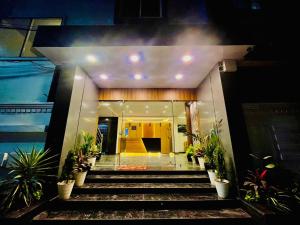 hotel royal suites and rooms near aig hospital gachibowli