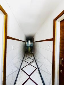 hotel royal suites and rooms near aig hospital gachibowli