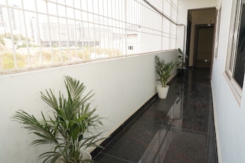 hotel royal suites and rooms near aig hospital gachibowli