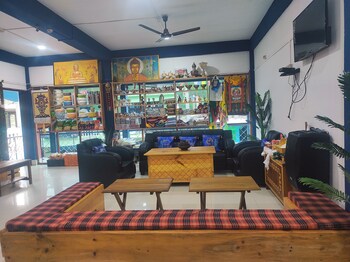 eight lucky sign homestay