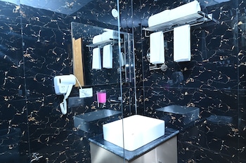 spt clarks inn suite mandi