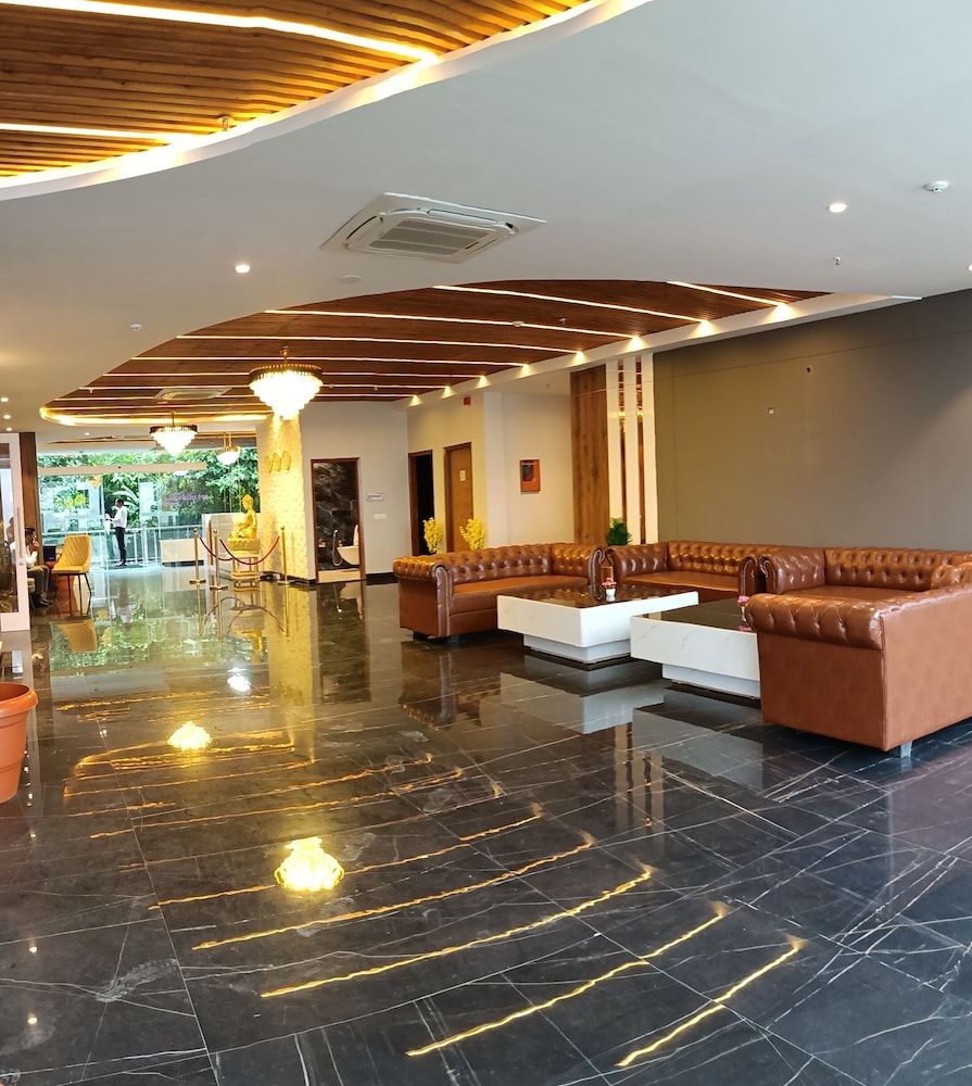 spt clarks inn suite mandi