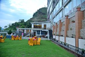 spt clarks inn suite mandi