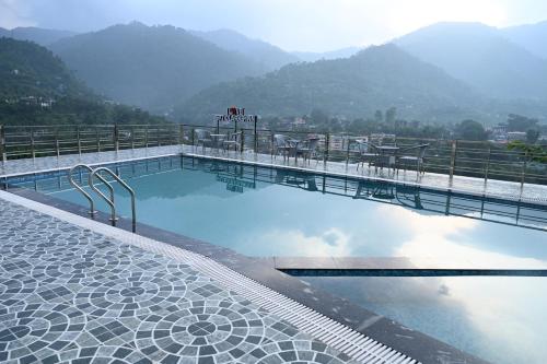 spt clarks inn suite mandi