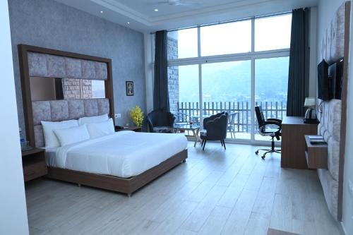 spt clarks inn suite mandi