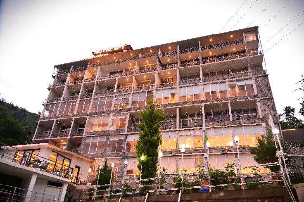 spt clarks inn suite mandi