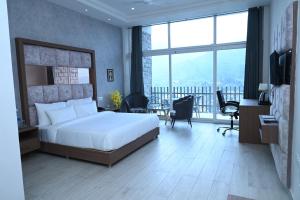 spt clarks inn suite mandi