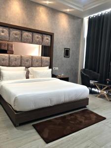 spt clarks inn suite mandi