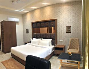 spt clarks inn suite mandi
