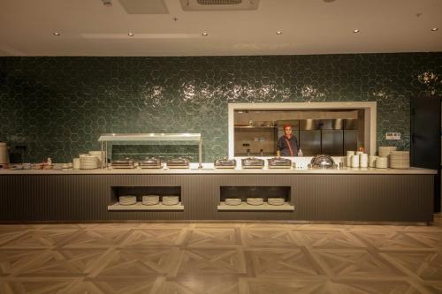 v center hotel