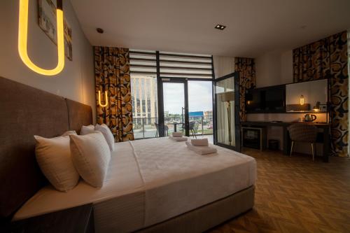 v center hotel