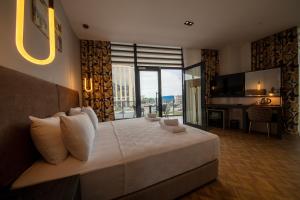 v center hotel