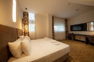 v center hotel