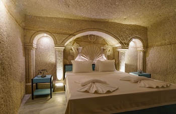 the niche cave hotel