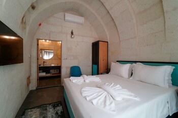 the niche cave hotel