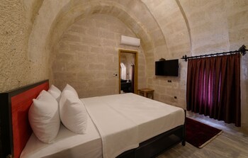 the niche cave hotel