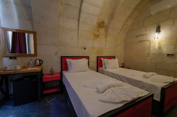 the niche cave hotel