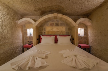 the niche cave hotel