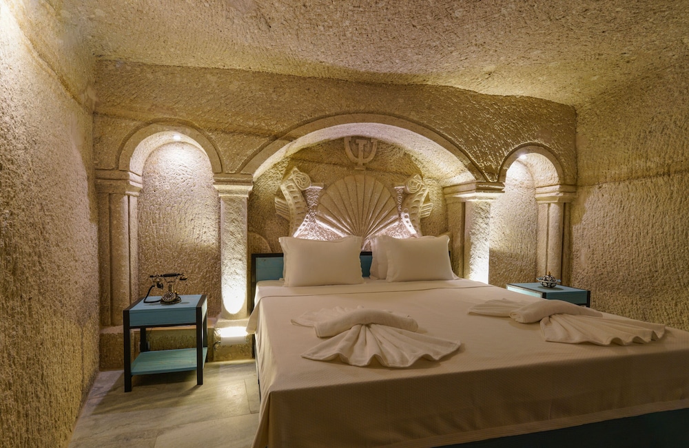 the niche cave hotel
