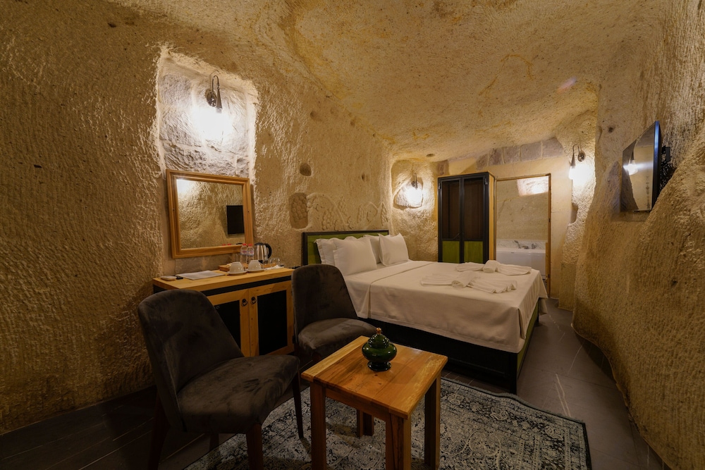 the niche cave hotel