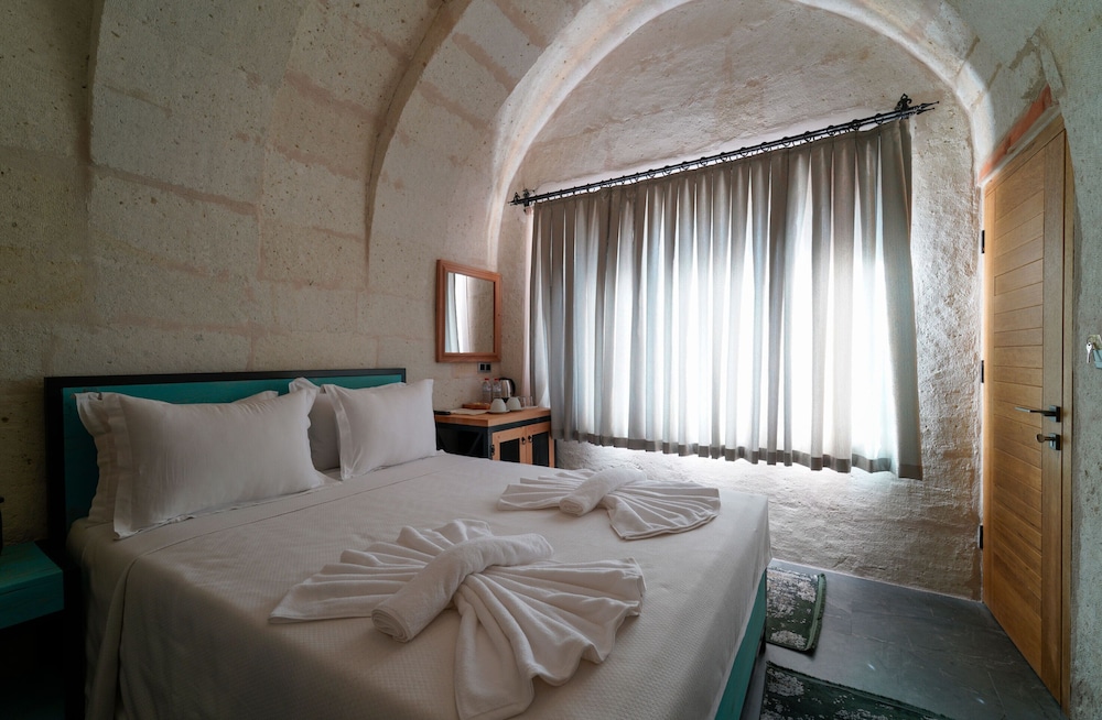 the niche cave hotel