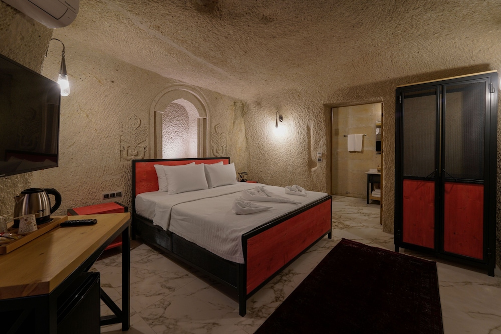 the niche cave hotel