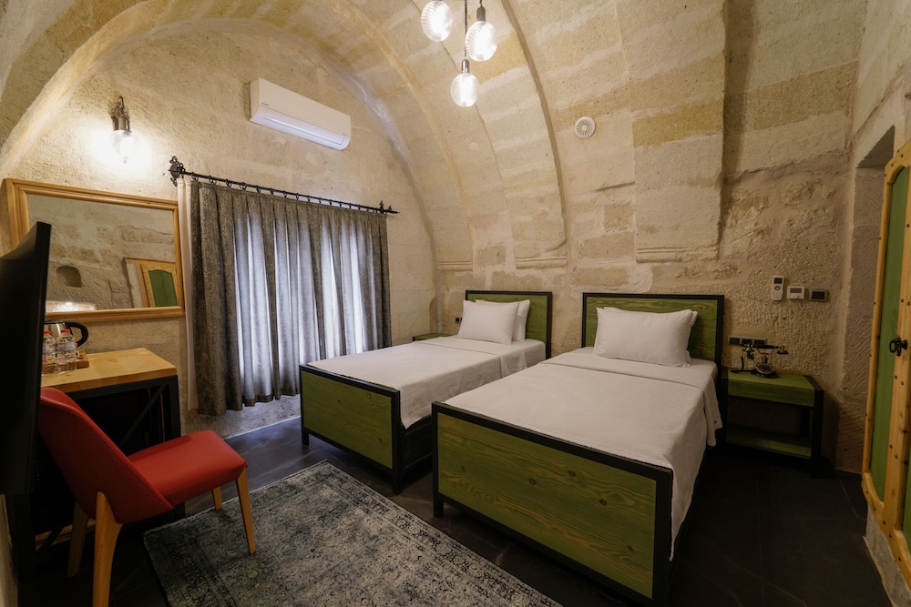 the niche cave hotel