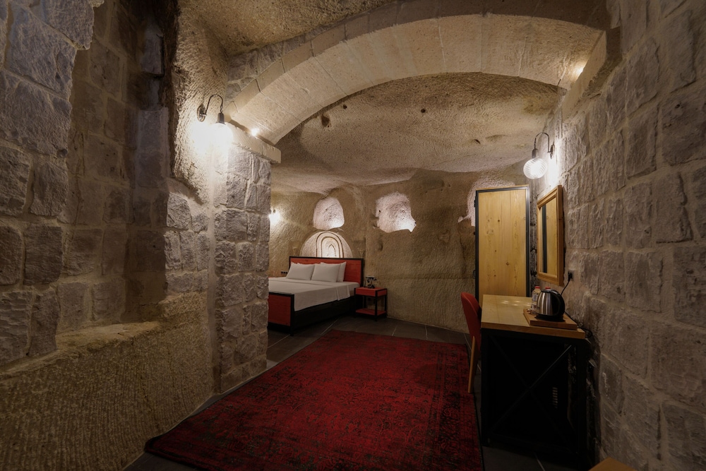 the niche cave hotel
