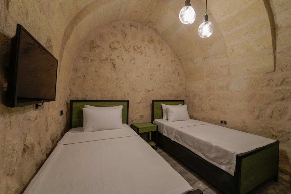 the niche cave hotel