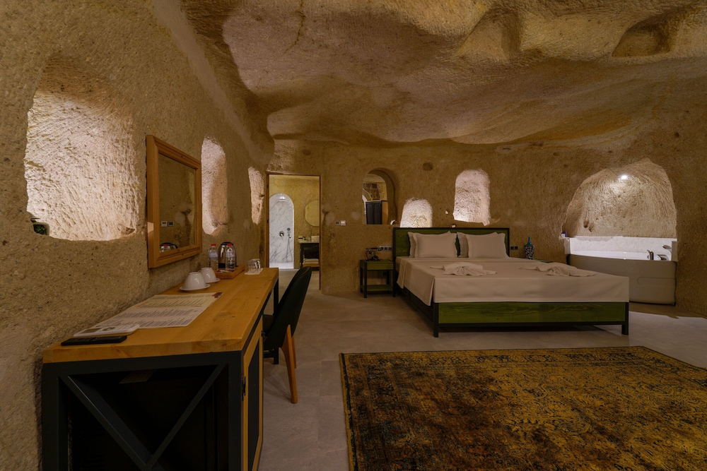 the niche cave hotel