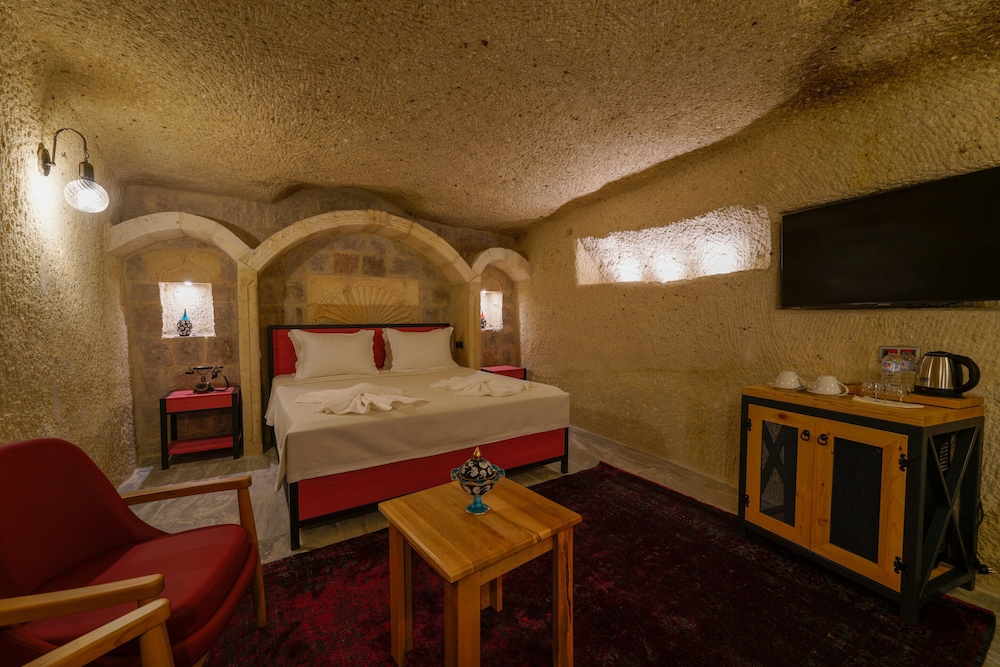 the niche cave hotel