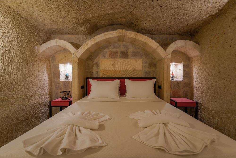 the niche cave hotel