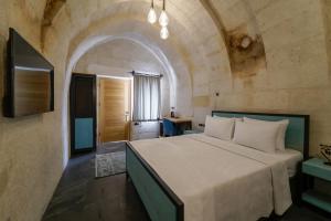 the niche cave hotel