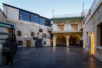 the niche cave hotel