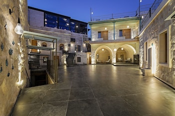 the niche cave hotel